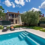 Pietra For 6 People Near Fazana With Sea View - Children Playground & Pet Friendly Vila